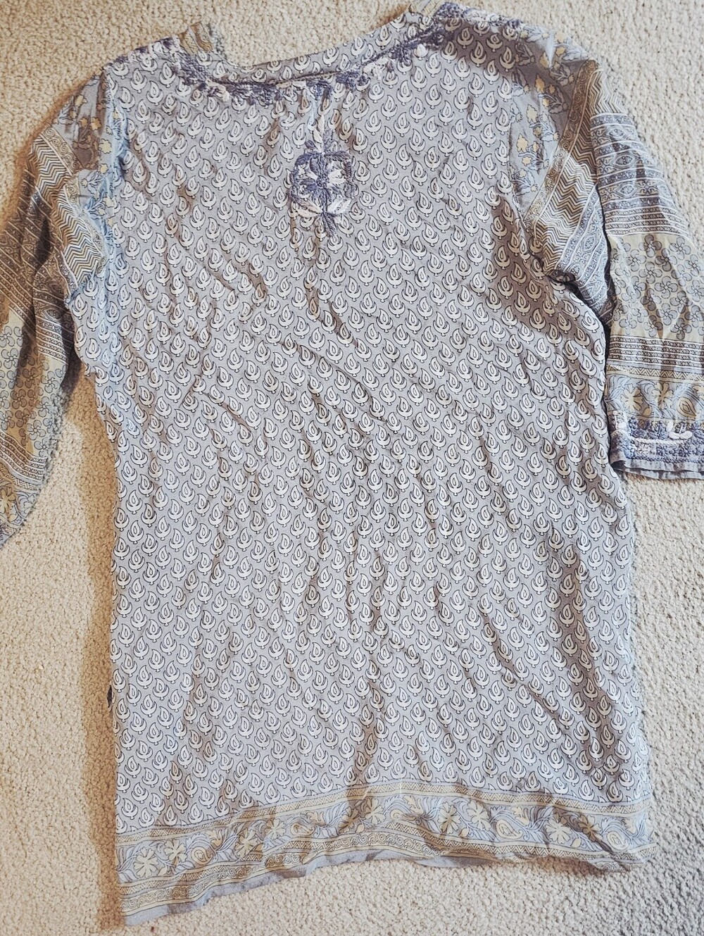 Amaya All Silk Light gray and yellow embroidery tunic with a relaxed fit. - Picture 8 of 11